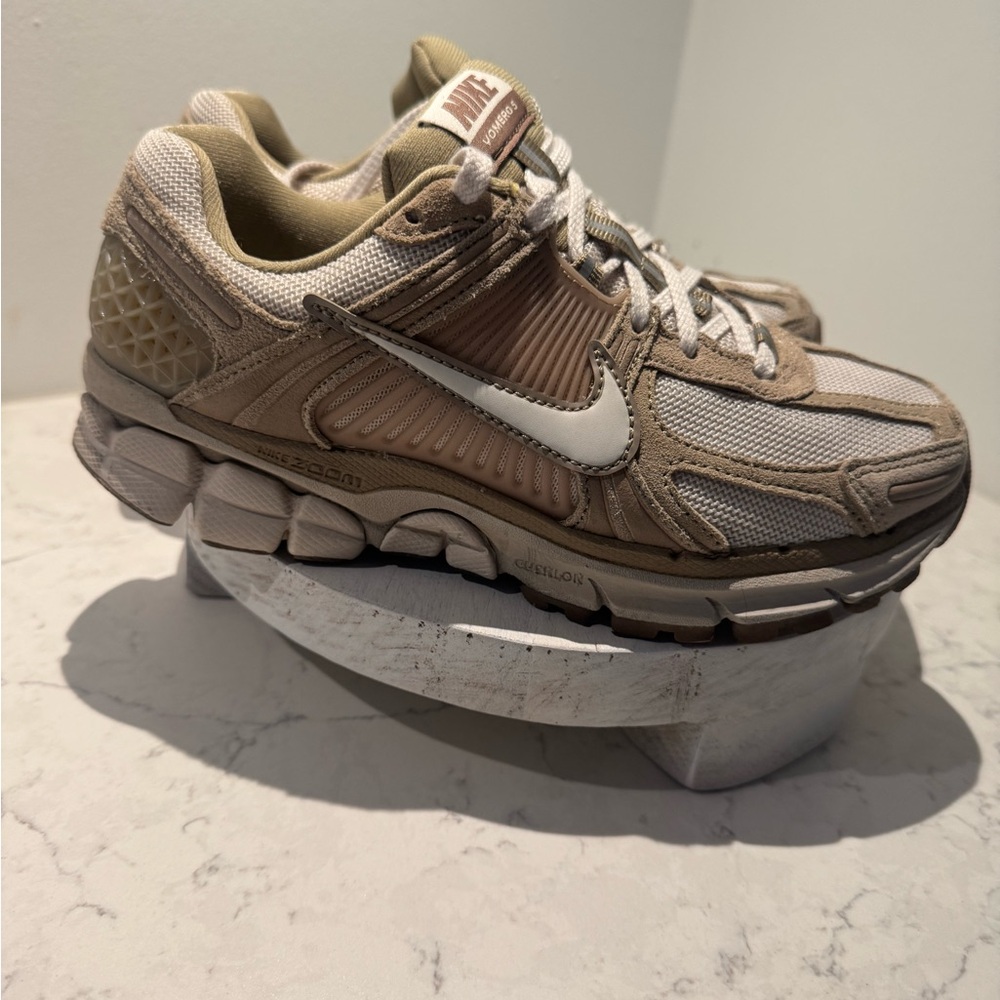 Nike Air Zoom Vomero 5 - Khaki Sesame - kids - size 4 - Picture 9 of 15